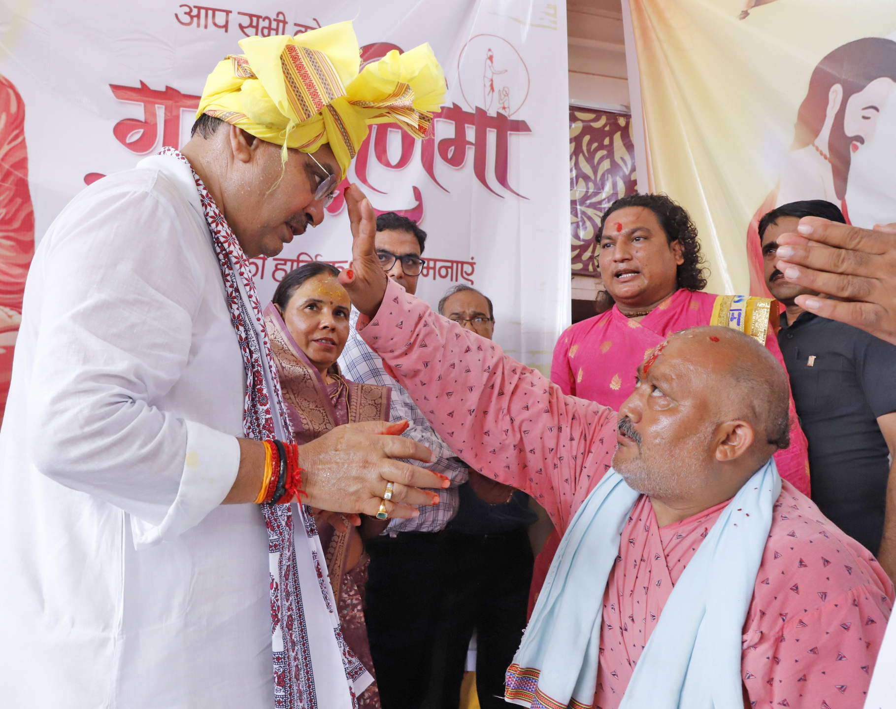 मुख्यमंत्री का डीग-भरतपुर दौरा-मुख्यमंत्री श्री भजनलाल शर्मा ने बड़ा हनुमान मंदिर एवं श्रीनाथ जी मंद... मुख्यमंत्री का डीग-भरतपुर दौरा-मुख्यमंत्री श्री भजनलाल शर्मा ने बड़ा हनुमान मंदिर एवं श्रीनाथ जी मंद...